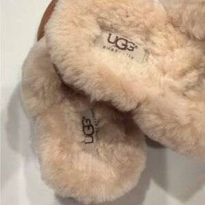 Women’s UGG Chestnut Cozy (?) Slip-On Slippers USA Sz. 8 -New, However, No box.